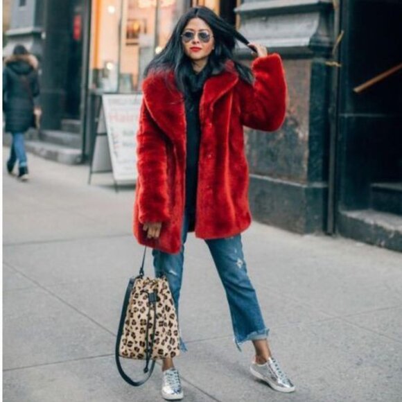 💖💥SHOWSTOPPER!💖💥 Luxurious Heavy Faux Fox Fur Coat in Red - Picture 3 of 16